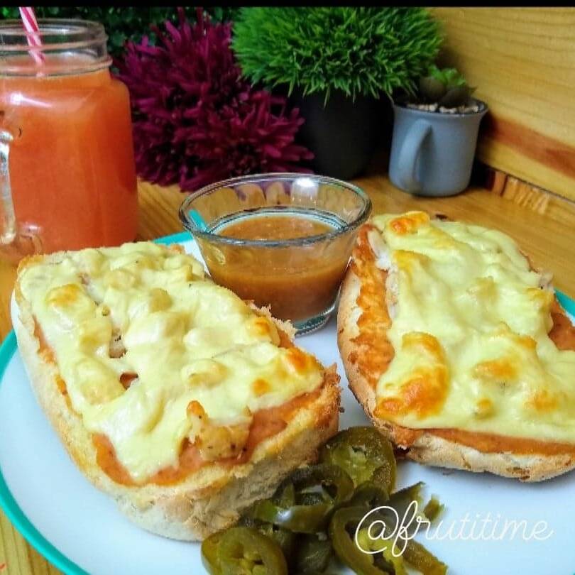 Molletes de Pollo