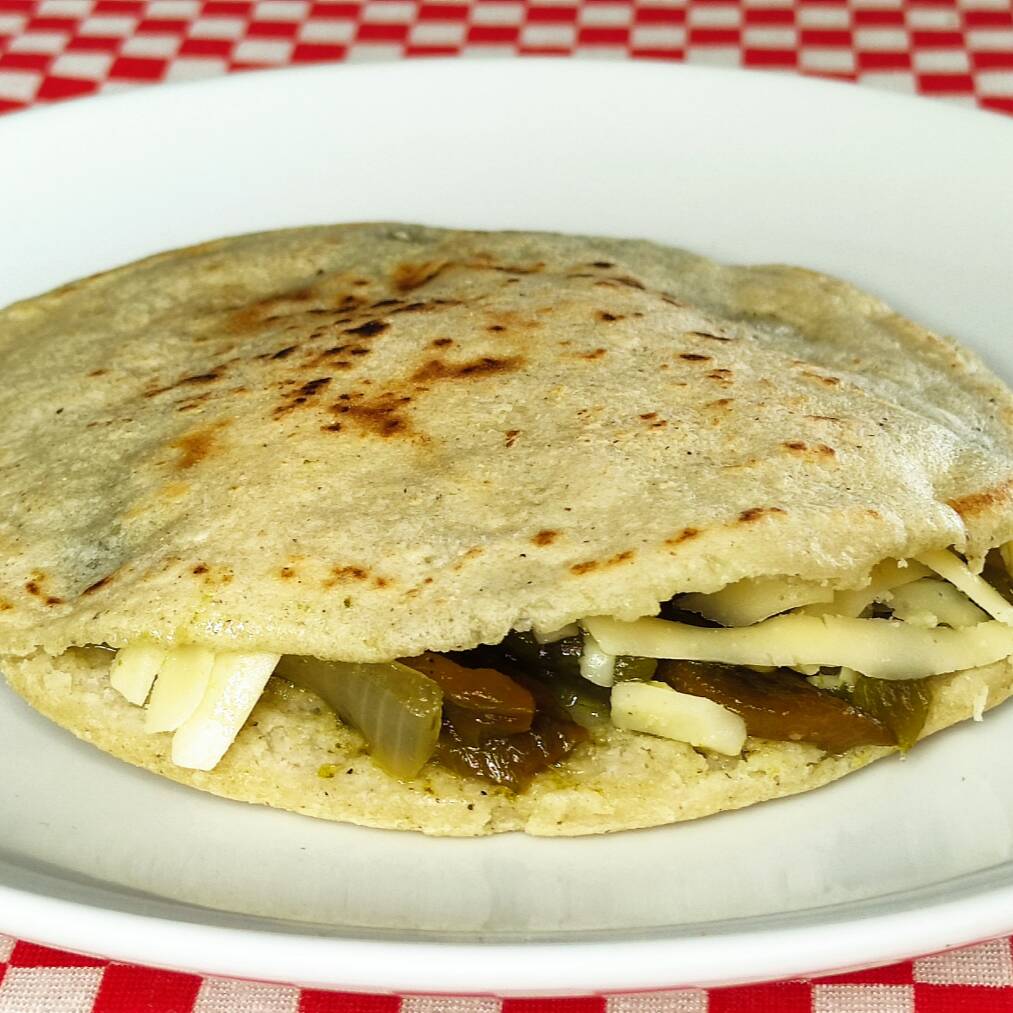 Gordita de Maíz con Rajas
