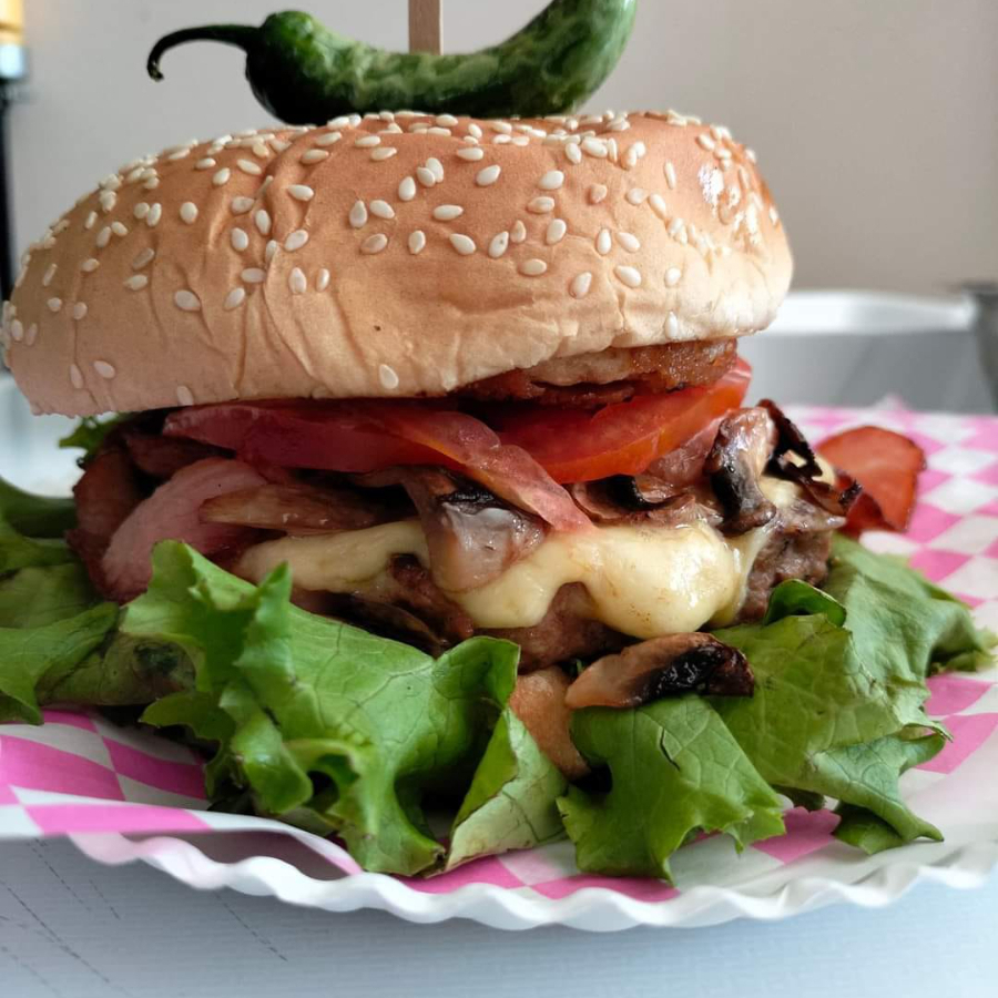 Clasica: carne de res 200gr queso amarillo)