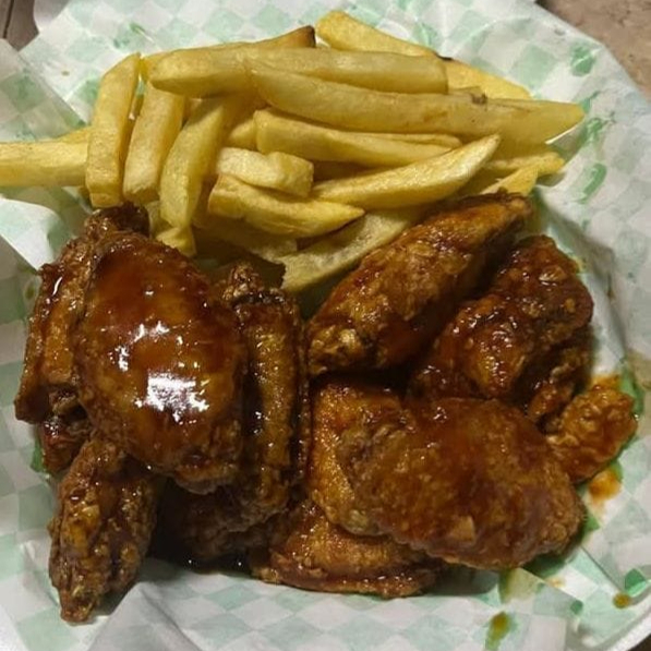 Alitas Combinadas y Papas Fritas