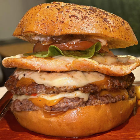 DOBLE KALA BURGER + PAPAS A LA FRANCESA