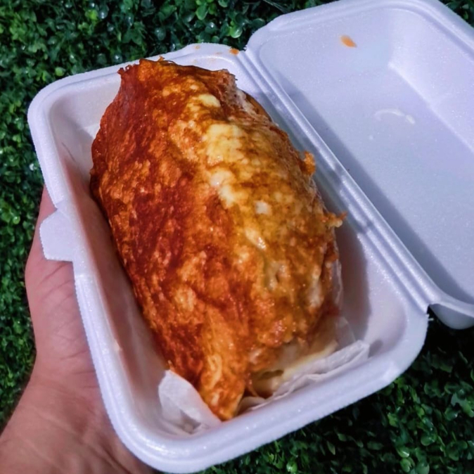 Pão Gourmet fofinho, Salsicha, purê de batata, ketchup, mostarda, bacon, batata palha. Tudo.isso envolto em uma deliciosa crosta de mussarela.! Um sabor que você não irá esquecer !