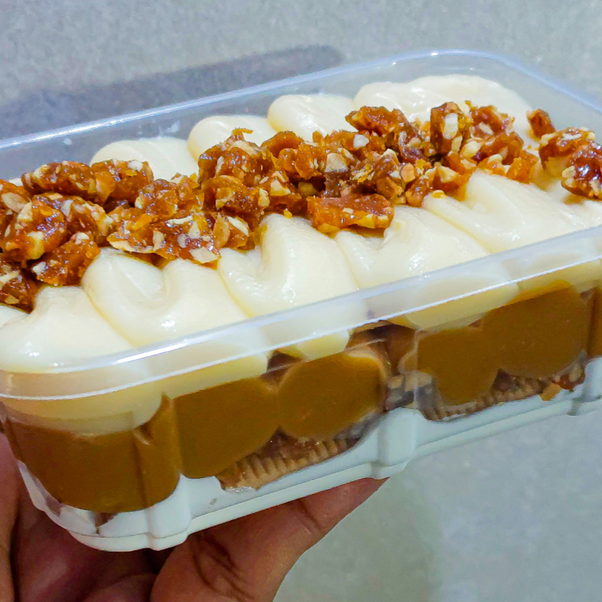 Pote de 150 ml recheado com nosso delicioso  e leve mousse de leite ninho, camada do nosso maravilhoso doce de leite caseiro , crocante de amendoim , finalizado com nosso creme de leite ninho e crocante de amendoim