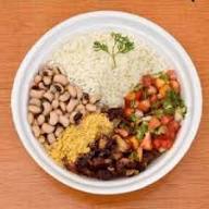 Sabor de casa e carinho de vó! carne do sol no ponto certo, calabresa defumada frita, feijão fradinho, vinagrete e farofa de manteiga. Uma receita clássica da Vovó Cristina que vai te abraçar a cada garfada.