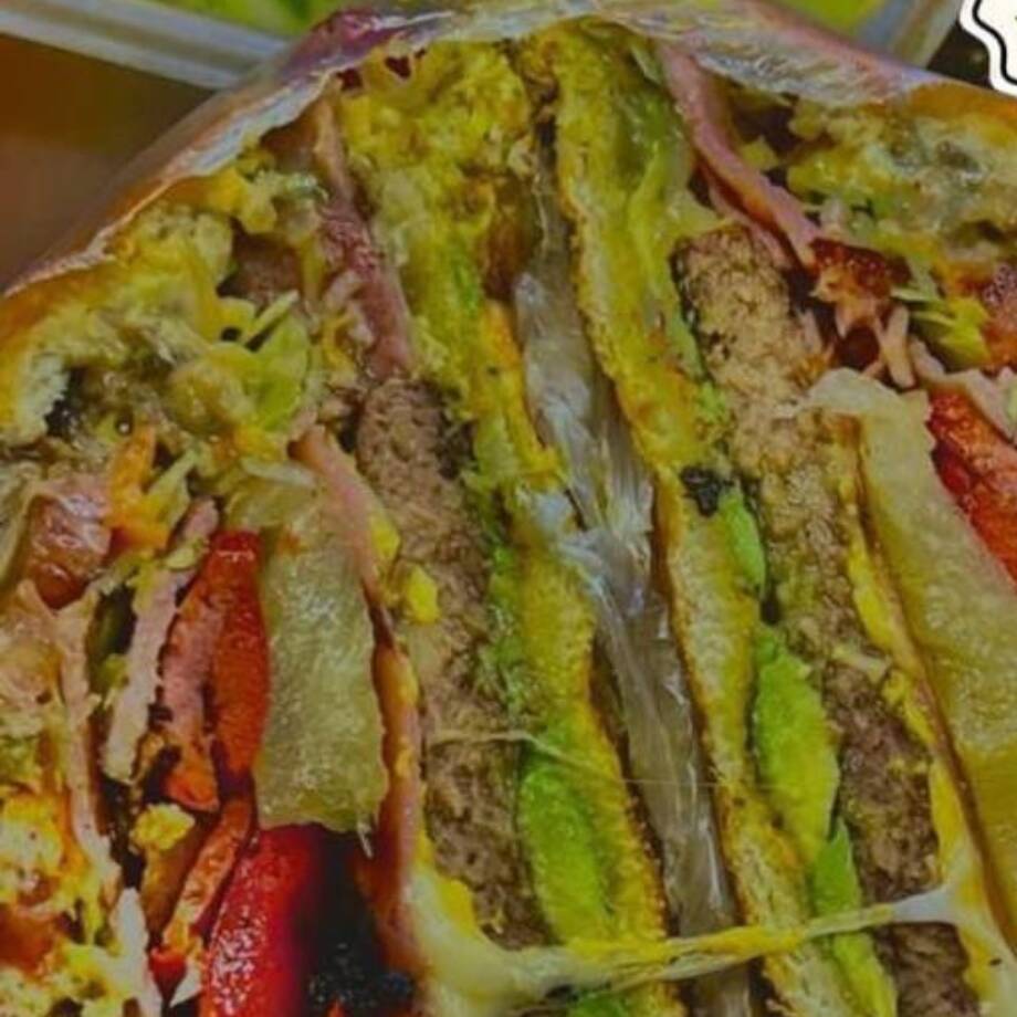 COMBO PARA DOS - HAWA Y SALCHI MAS 2 REFRESCOS