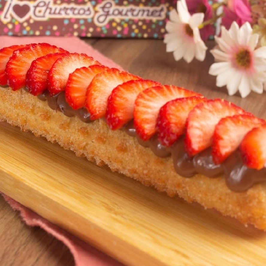 deliciosa massa crocante com recheio de nutella e cobertura de nutella