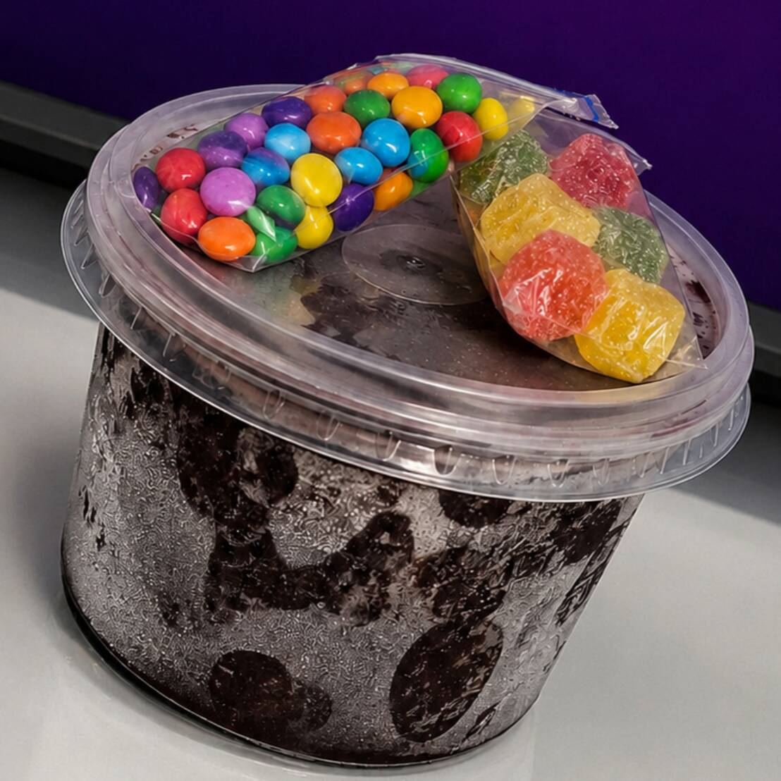 Açaí 500ml +2 adicionais Grátis. Açaí Puro de altíssima qualidade. Polpa selecionada para garantir o melhor do sabor do Açaí no pote de 500ml com direito a +1 caldas e +3 adicionais Grátis.