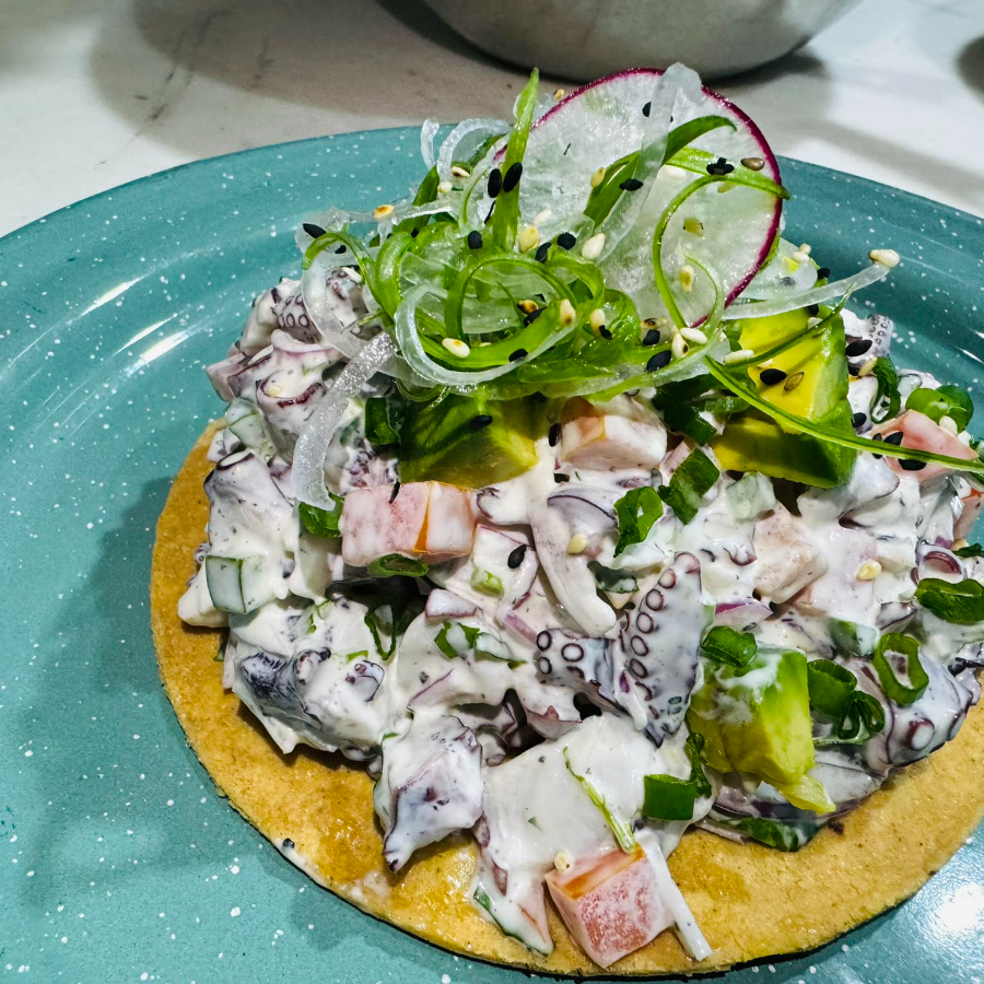 TOSTADA DE CAMARON Y PULPO ENAMORADO