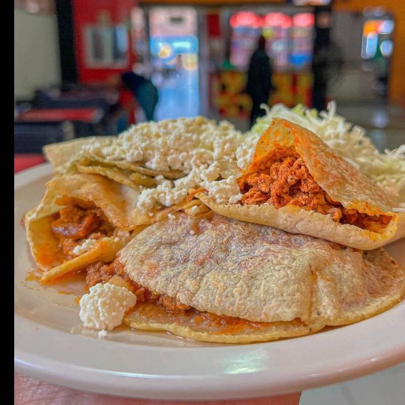 Gordita De Frijoles Con Chorizo.