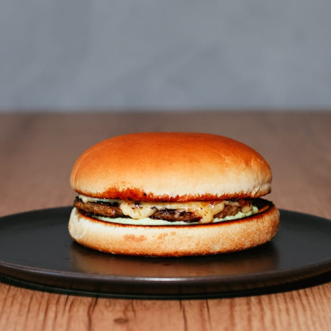 Basico, barato e bem feit, pão brioche, maionese artesanal, Smash burguer artesanal 80g e queijo (cheddar, prato ou cream cheese)