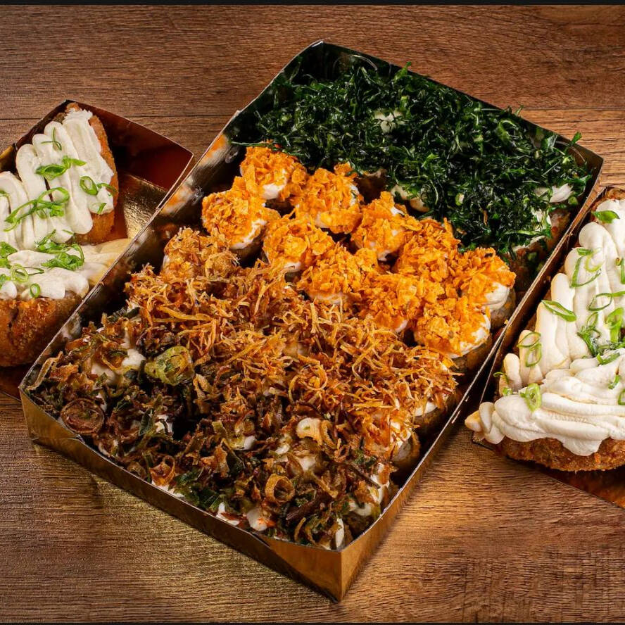 5 Hot Holl Com cream cheese e Doritos 5 Hot Holl Com cream cheese e cebolinha 10 Hot Holl Com cream cheese e Couve 10 Hot Holl Com cream cheese e Batata Crispy 10 Hot Holl Com cream cheese e Alho Poró 2 Temakis Empanados com cream cheese e cebolinha