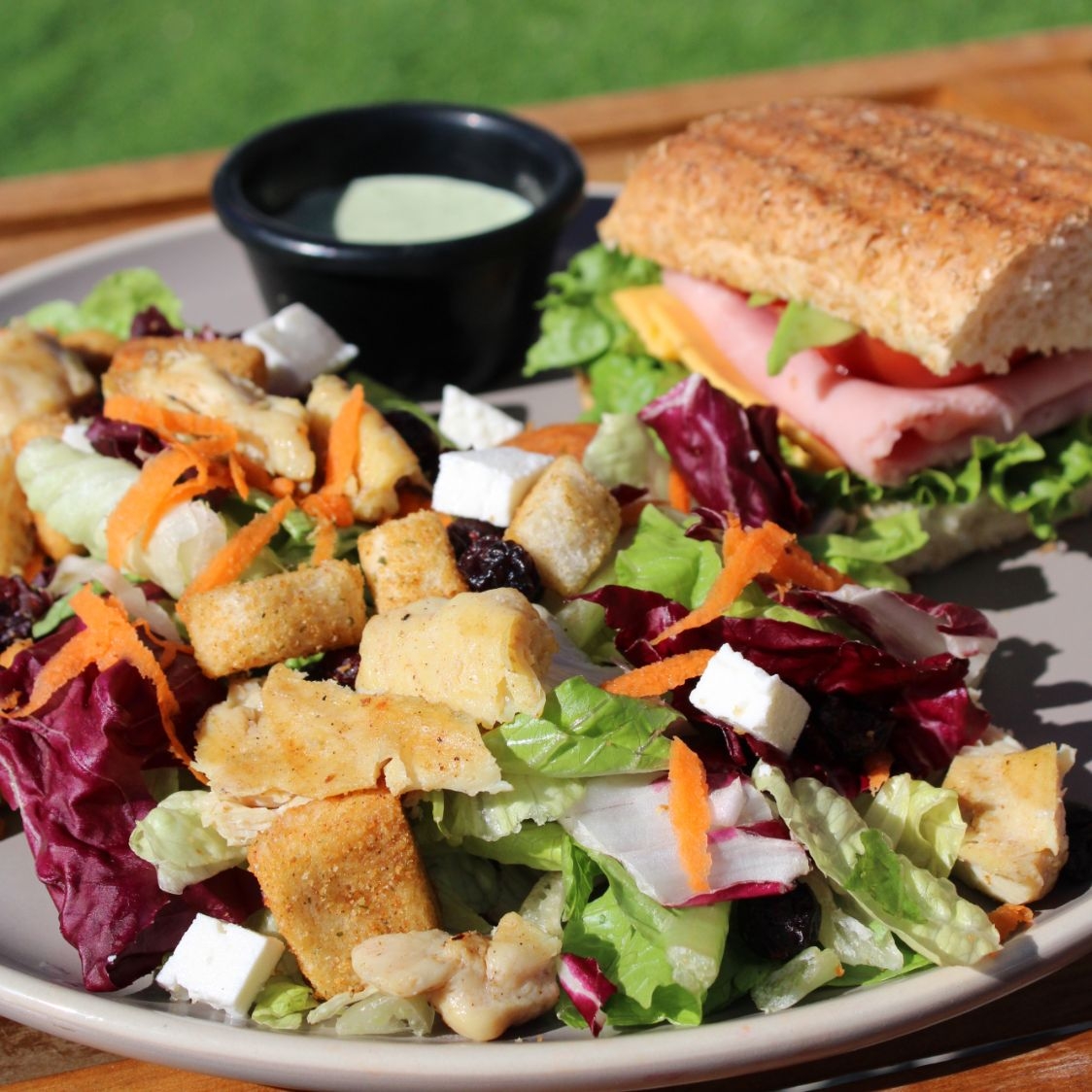 Combo Favorito: Media Ensalada + Media Baguette
