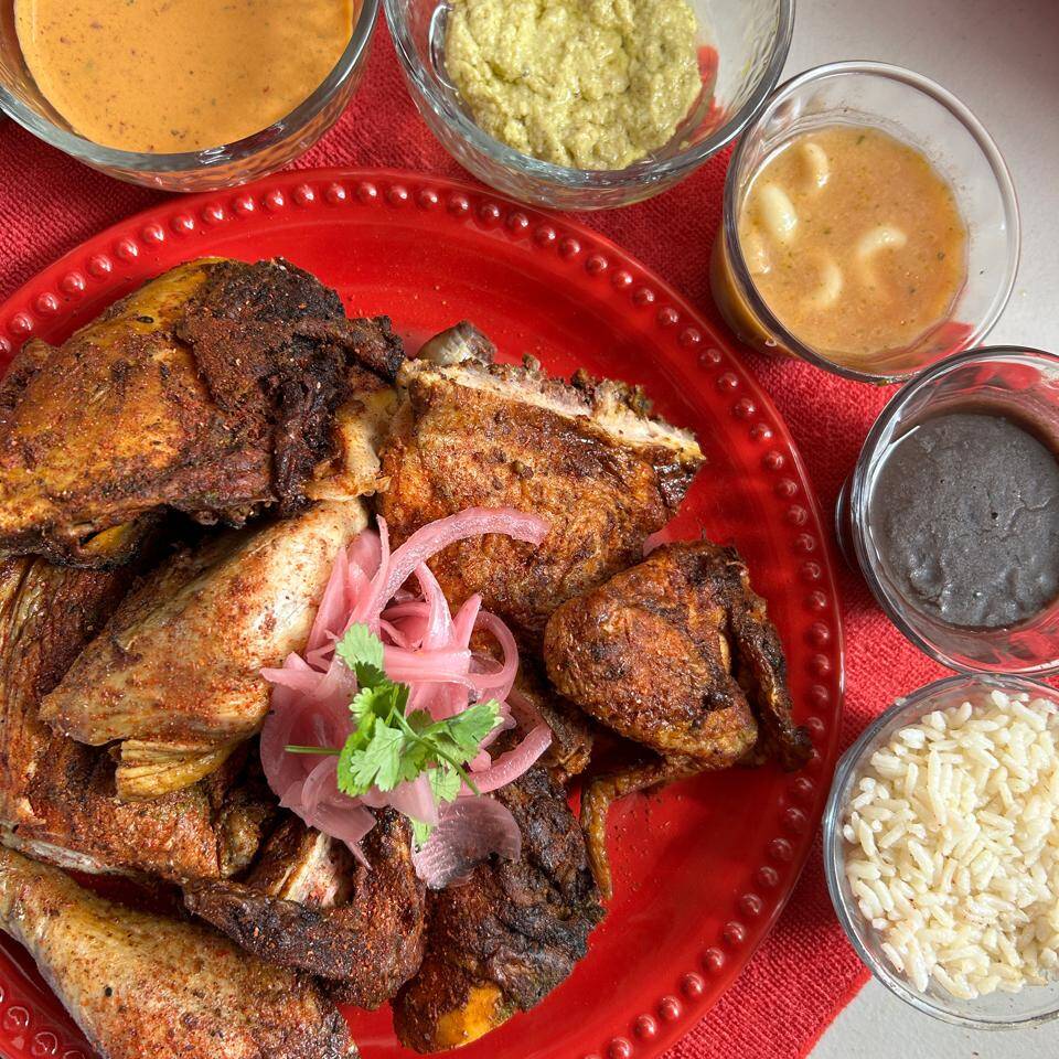 Pollo Entero Sabor a Elección