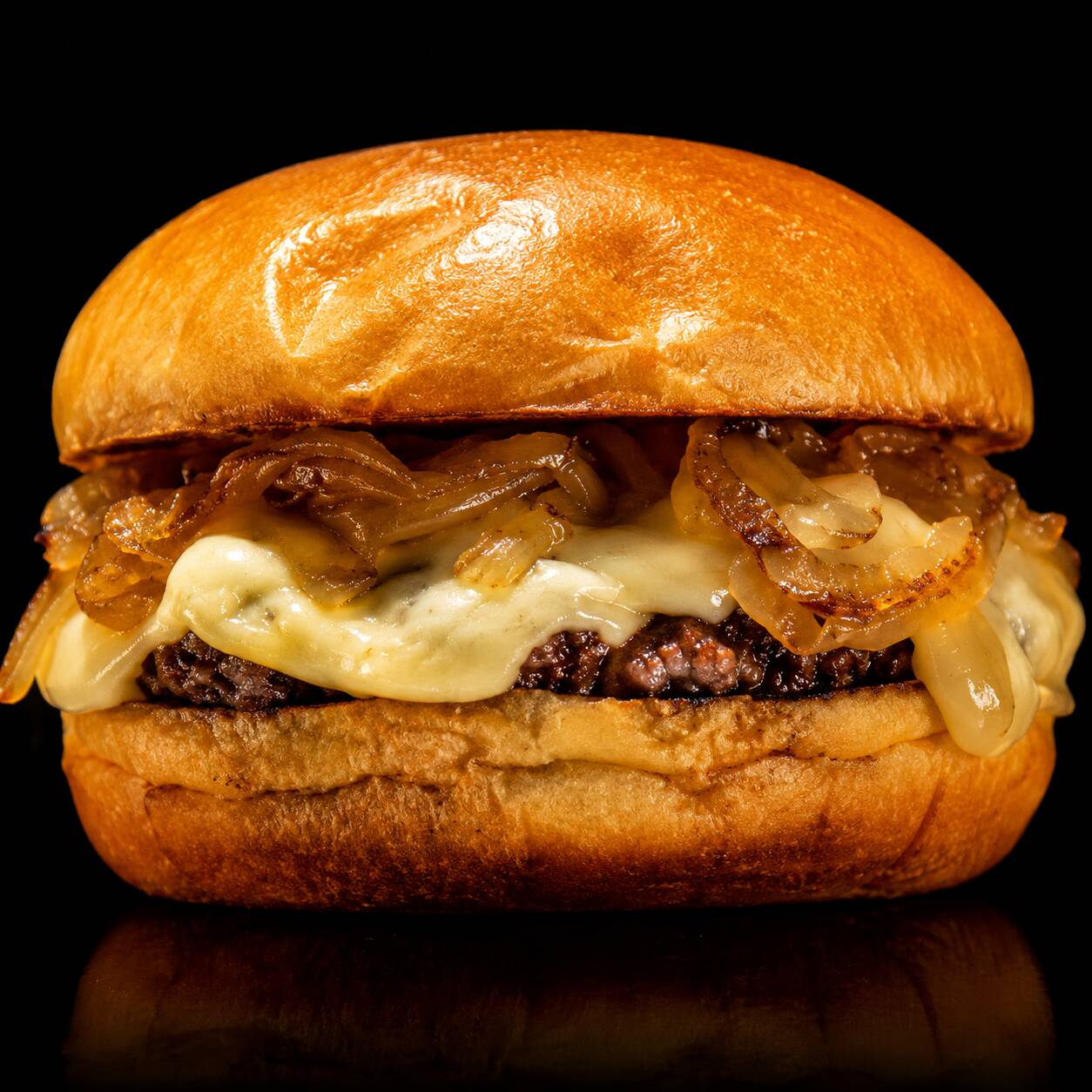 LEVA UM DELCIOSO PAO FRESCO, HAMBÚGUER ARTESANAL DE 120G DE CARNES SLECIONADAS, QUEIJO MUÇARELA E CEBOLA CARAMELIZADA + 1 MOLHO GRATIS