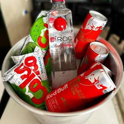 CIROC C/GELO E RED BULL DA SUA PREFERENCIA