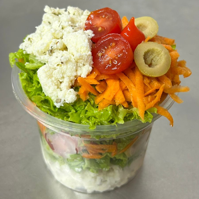 Ricota, Tomate cereja, cenoura, Azeitona e alface.
