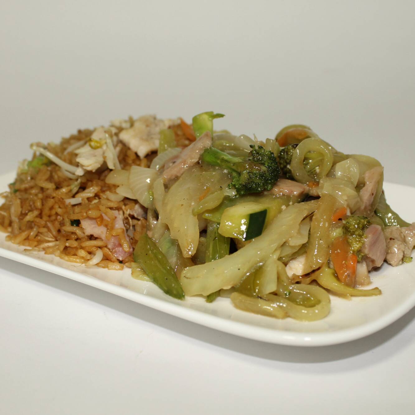 combinado mediano arroz chino con chop suey