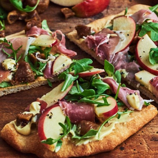 PIZZA MANZANA Y JAMON SERRANO