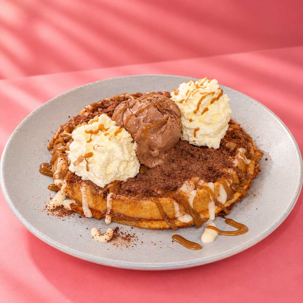 Waffle Arequipe-Lechera con Milo