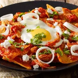 Chilaquiles Rojos con Huevo