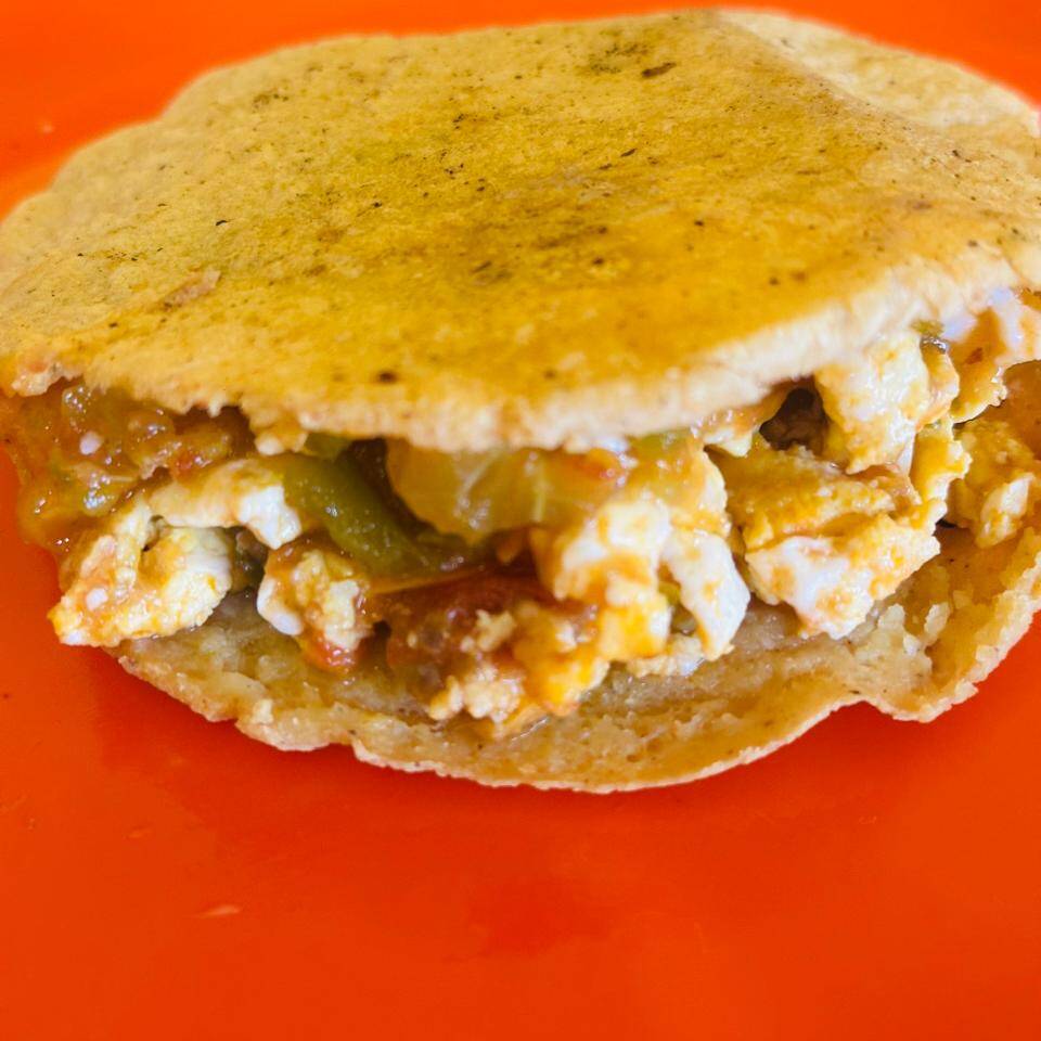 Huevo con salsa