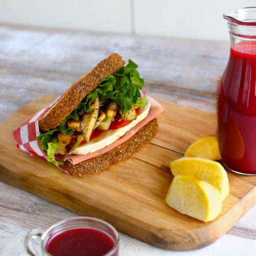 Sándwich de Pollo con Jugo a Elegir