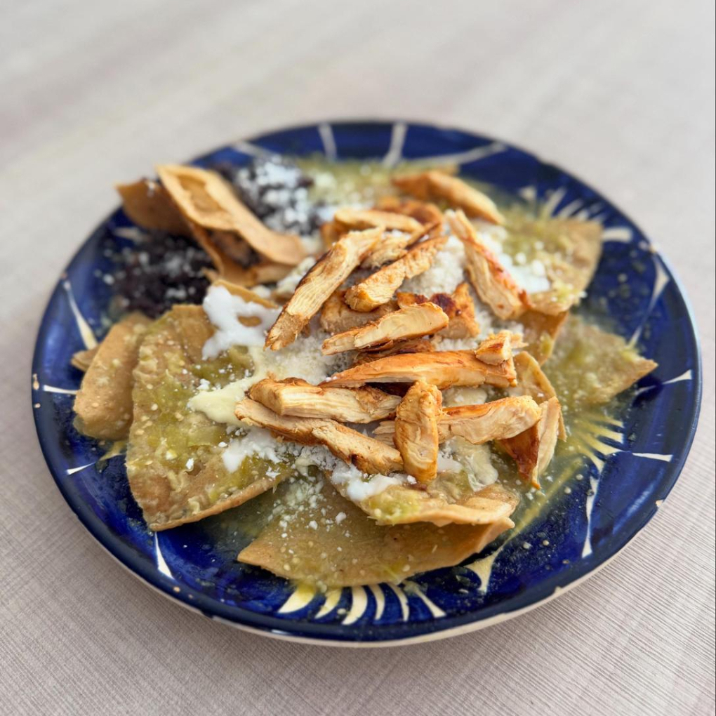 Chilaquiles Verdes con Pechuga Asada