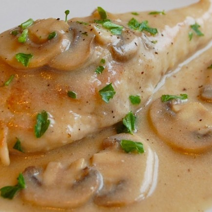 Filete de Pescado en Salsa Blanca con Hongos