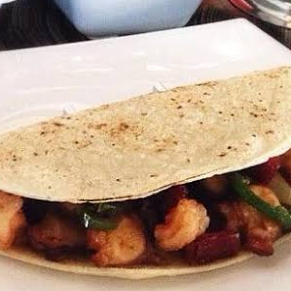 TACO DE CAMARON Y PULPO CON QUESO