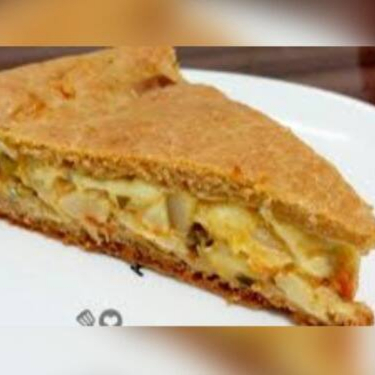 Delicie-se com a nossa irresistível Torta de Palmito, uma especialidade da categoria de Salgados. Cada fatia oferece uma experiência culinária inesquecível, composta pela perfeita harmonia entre o recheio cremoso de palmito selecionado e temperado com carinho e a massa leve, crocante e dourada. Uma verdadeira obra-prima da gastronomia que promete conquistar o seu paladar. A nossa Torta de Palmito é a opção ideal para quem busca sabor e qualidade em cada pedaço.