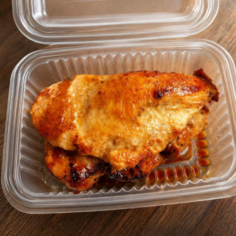 Adicional de filé de frango grelhado, suculento e bem temperado. Serve 1 pessoa.