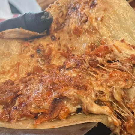 QUESADILLA DE CHICHARRON PRENSADO