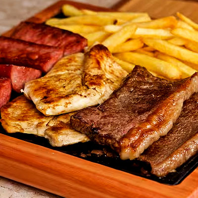 Nesse delicioso prato você ainda receberá como acompanhamento arroz, feijão, farofa, fritas e salada. Nós da Padaria Forno do Dão preparamos nossos pratos com muito carinho e capricho. Temos certeza que você vai adorar.