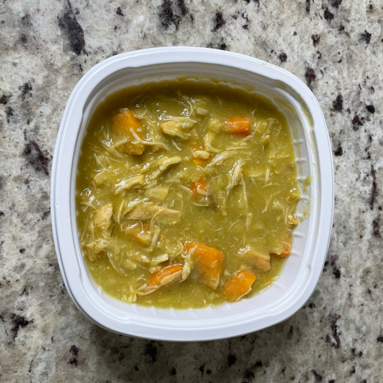 Ervilha, frango desfiado e cenoura. Total de 400g