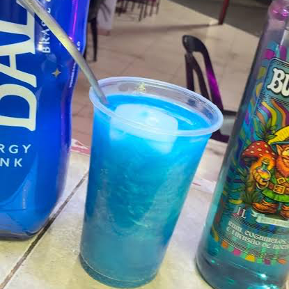 150 ml de busca brisa
Gelo de sua escolha
+ energético bally tropical ou vibe
Deixa na descrição qual prefere