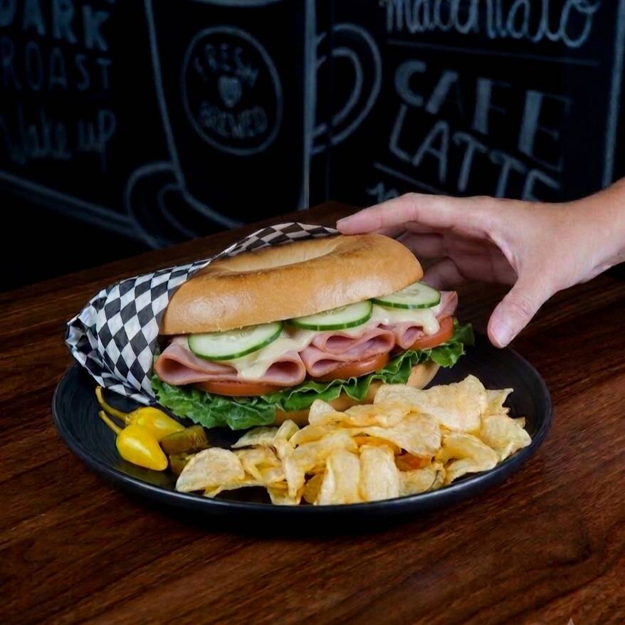 Bagel Con Tu Proteína Favorita