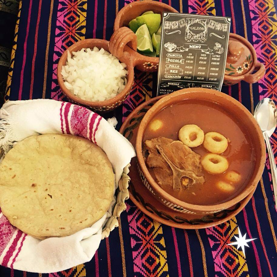 Caldo de Espinazo con Orejitas de Masa