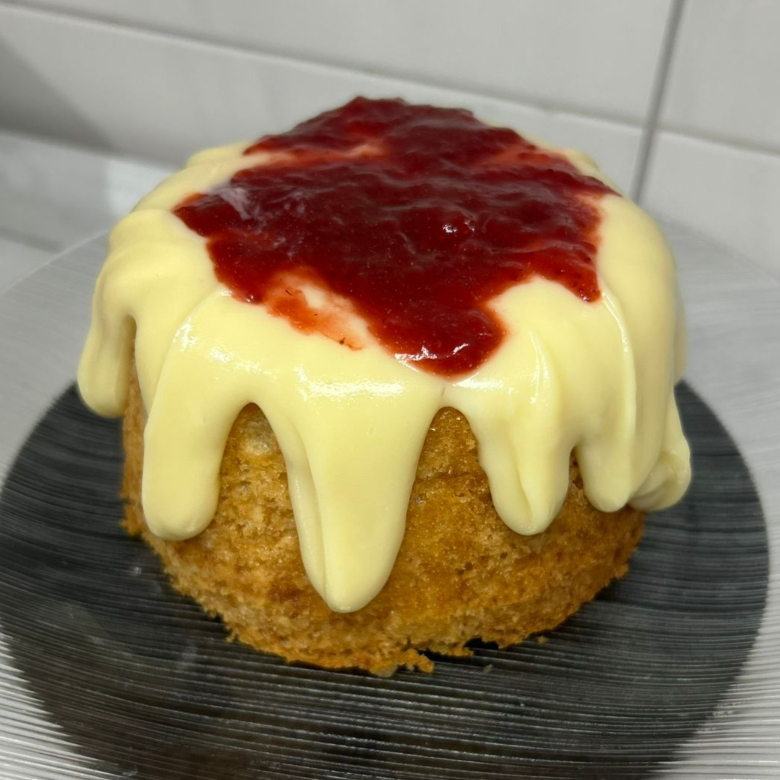 A dose perfeita de doçura para o seu dia. Nosso Vulcão une a leveza do bolo caseiro com uma quantidade exagerada de cobertura artesanal.