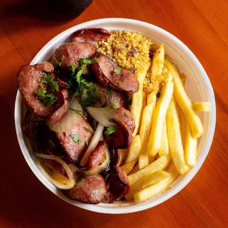 Arroz,feijão,farofa,calabresa acebolada,salada.