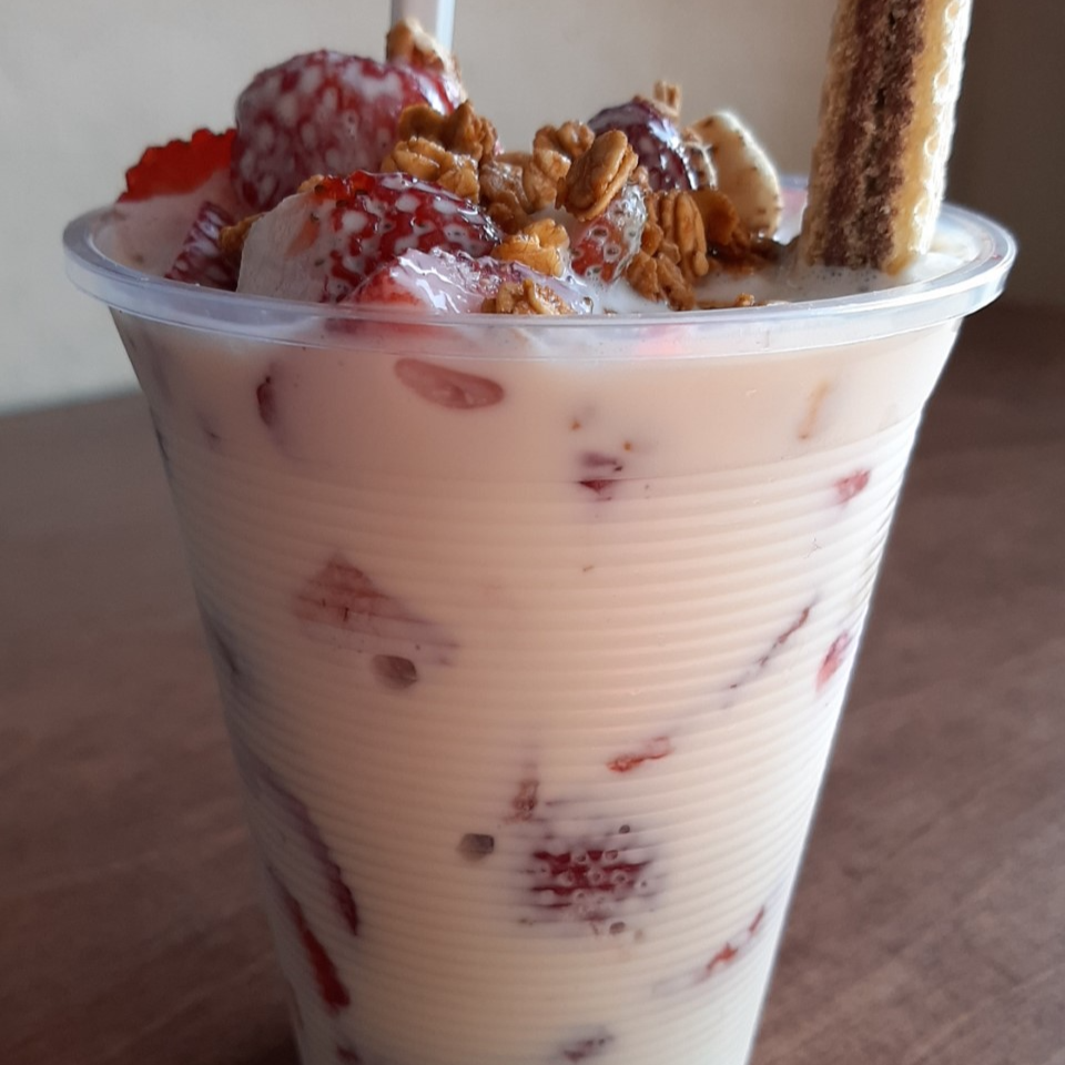 Fresas con crema vaso de 12 onzas
