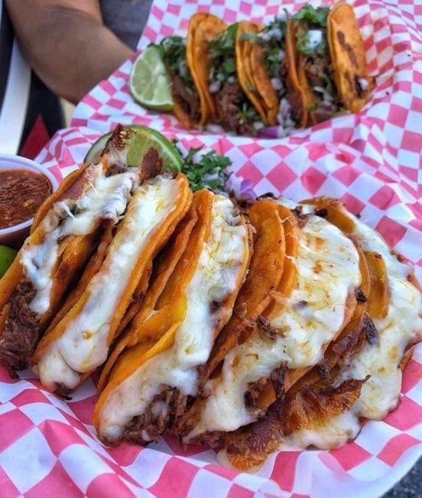 "Los Moritos Birrieria"