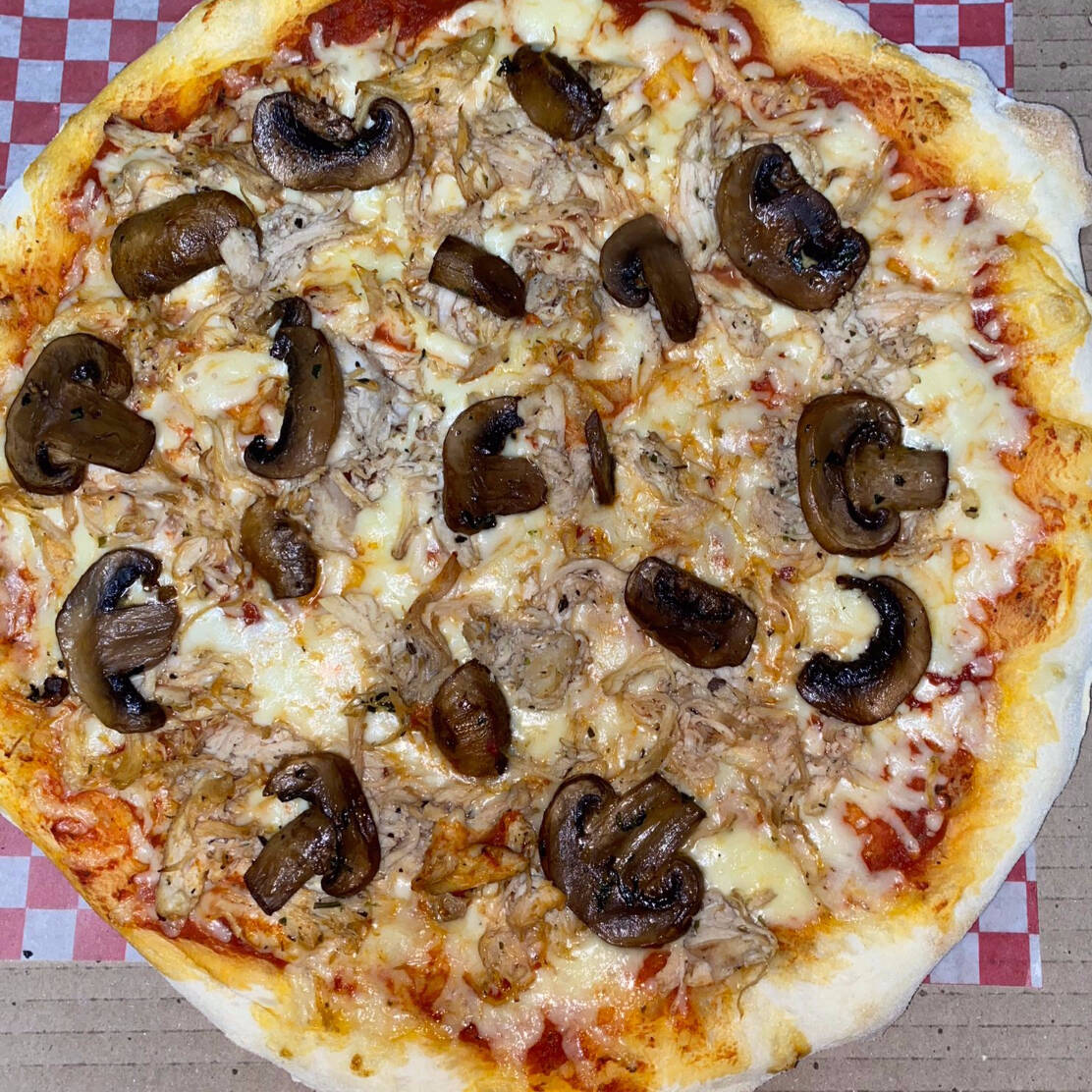 Pizza Pollo y Champiñones Mediana 6 Porciones