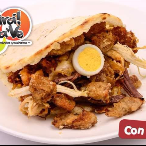 AREPA CON TODO, PAPAS + JUGO NATURAL Y POSTRE