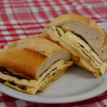 Pão Francês C/ Queijo Minas Grelhado.