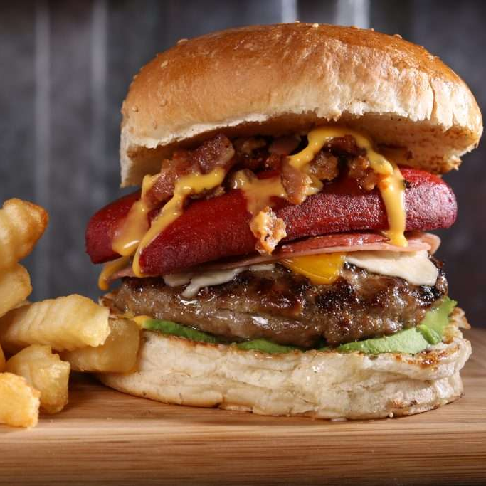 Super salchiburger arrachera