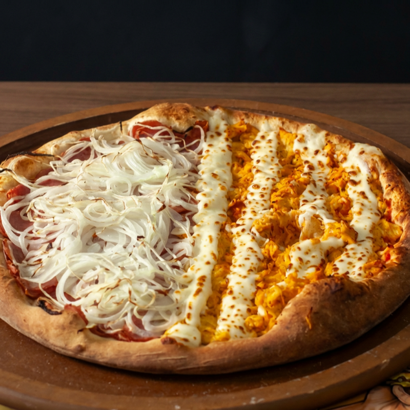 Pizza Grande 8 fatias, metade calabresa, metade frango c/ catupiry
