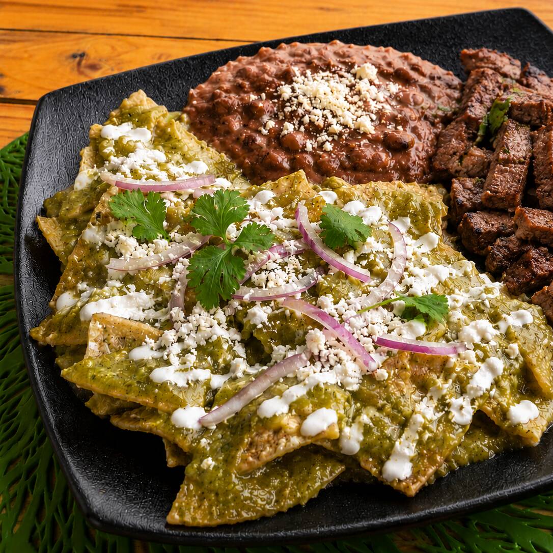 Chilaquiles Verdes con Arrachera