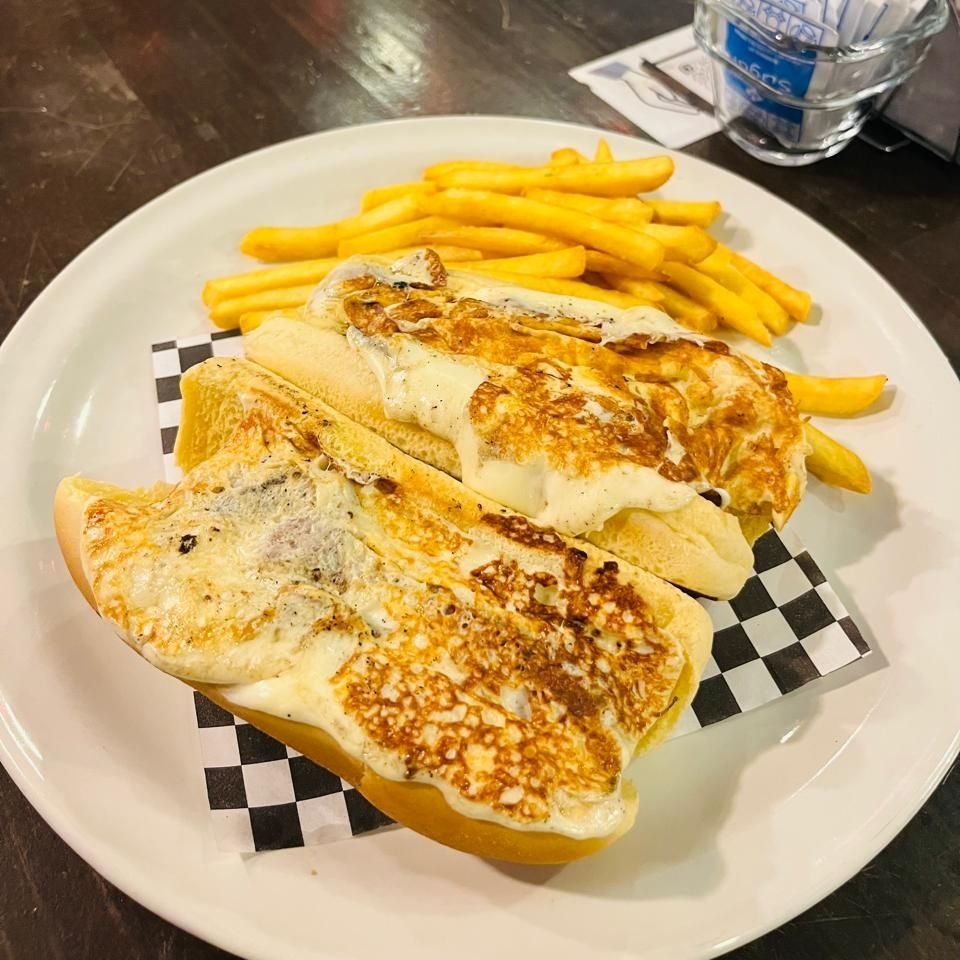 Hot Dogs Con Costra de Queso con Papas