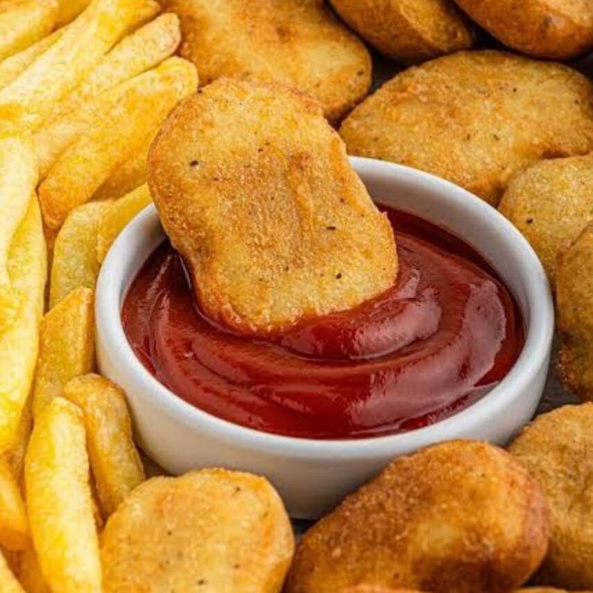 5 Nugets de pollo+papas+refresco 335ml
