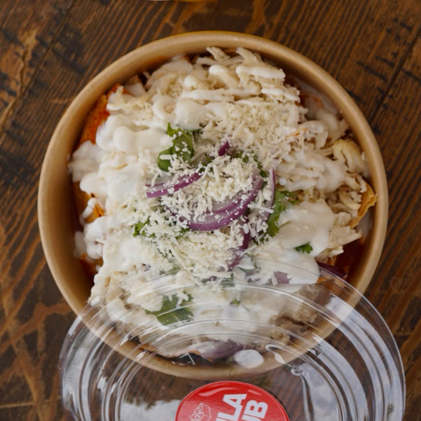 Chilaquiles Rojos con Pollo
